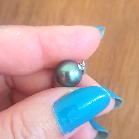 Genuine Tahitian Peacock Pearl Pendant - Picture 4 of 7